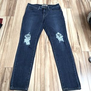 NWOT women’s Levi’s 711  distressed skinny Jeans